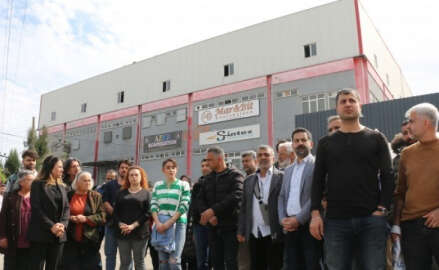 Adana’da işçiler tazminat hakları için eylemde