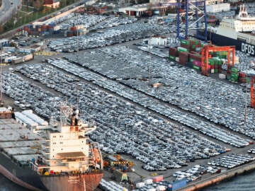 Haydarpaşa Limanı'na binlerce ithal sıfır araç Gemilerle  getirildi 