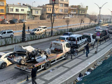 Gaziantep'te freni patlayan çekici ortalığı savaş alanına çevirdi 6 aracı biçti, çok sayıda yaralı var