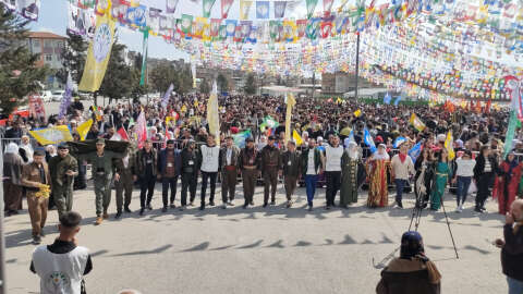 Antep'te Newroz kutlamasına büyük katılım, DEM Parti: Halk bunları 31 Martta sandığa gömecek, barış gelecek