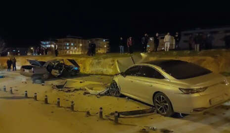 Nizip'te2 otomobil çarpıştı: 7 yaralı