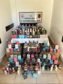 Antalya'da 2 bin 300 adet kaçak parfüm ele geçirildi