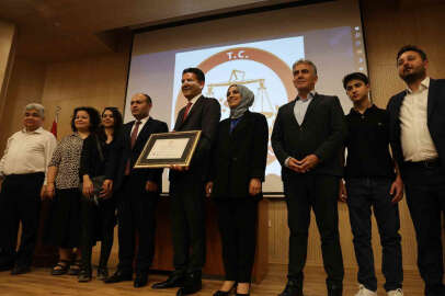 Adana, Kozan Belediye Başkanı mazbatasını aldı
