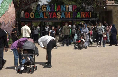 Bayramda yurttaşlar Gaziantep'te Hayvanat Bahçesi’ne akın etti