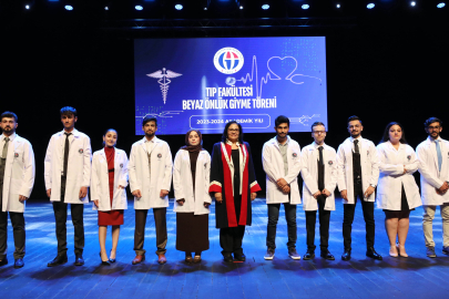 GAÜN Tıp Fakültesi öğrencileri beyaz önlüklerini gururla giydi